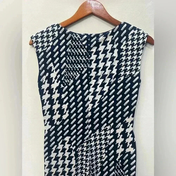 EnFocus Studio Blue and White Print Keyhole Dress Size 4 NWOT​​ - Picture 6 of 10